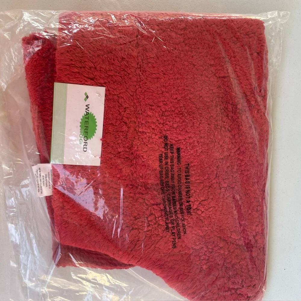 Waterford Collection 100% Cotton Tufted Bath Rug, 20 x 20 Contour, Red